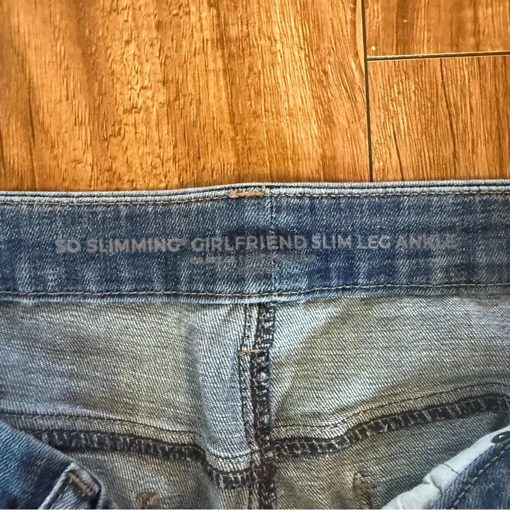CHICOS Women’s Blue Girlfriend So Slimming Slim Ankle Jeans Size 0.5 (6) - Picture 5 of 13
